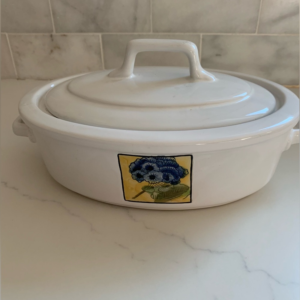 NANTUCKET Stoneware Baking Dish Casserole w/ Lid Blue Floral Oval Covered